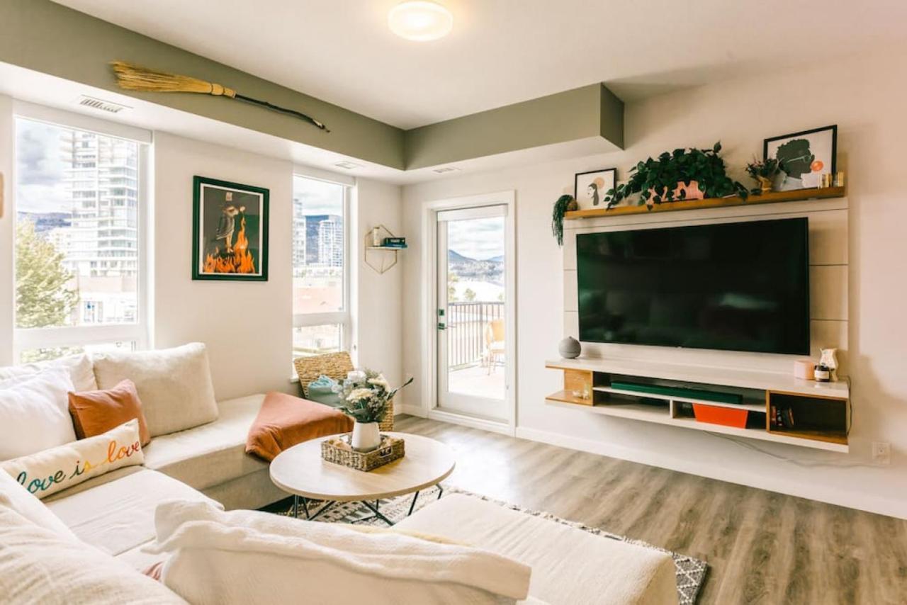 The Vibe, Stylish Dt 2 Bed 2 Bath Walk To Beach Kelowna Exteriér fotografie